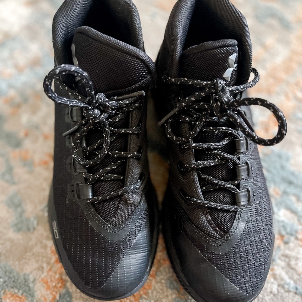 UnderArmor boys shoes